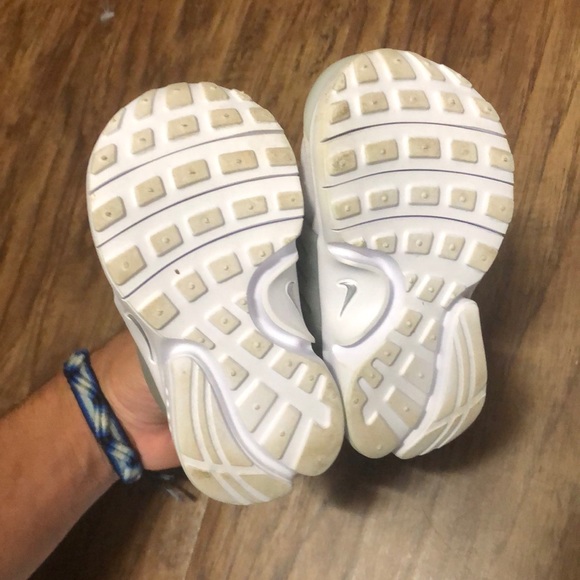 Nike’s - Picture 3 of 5